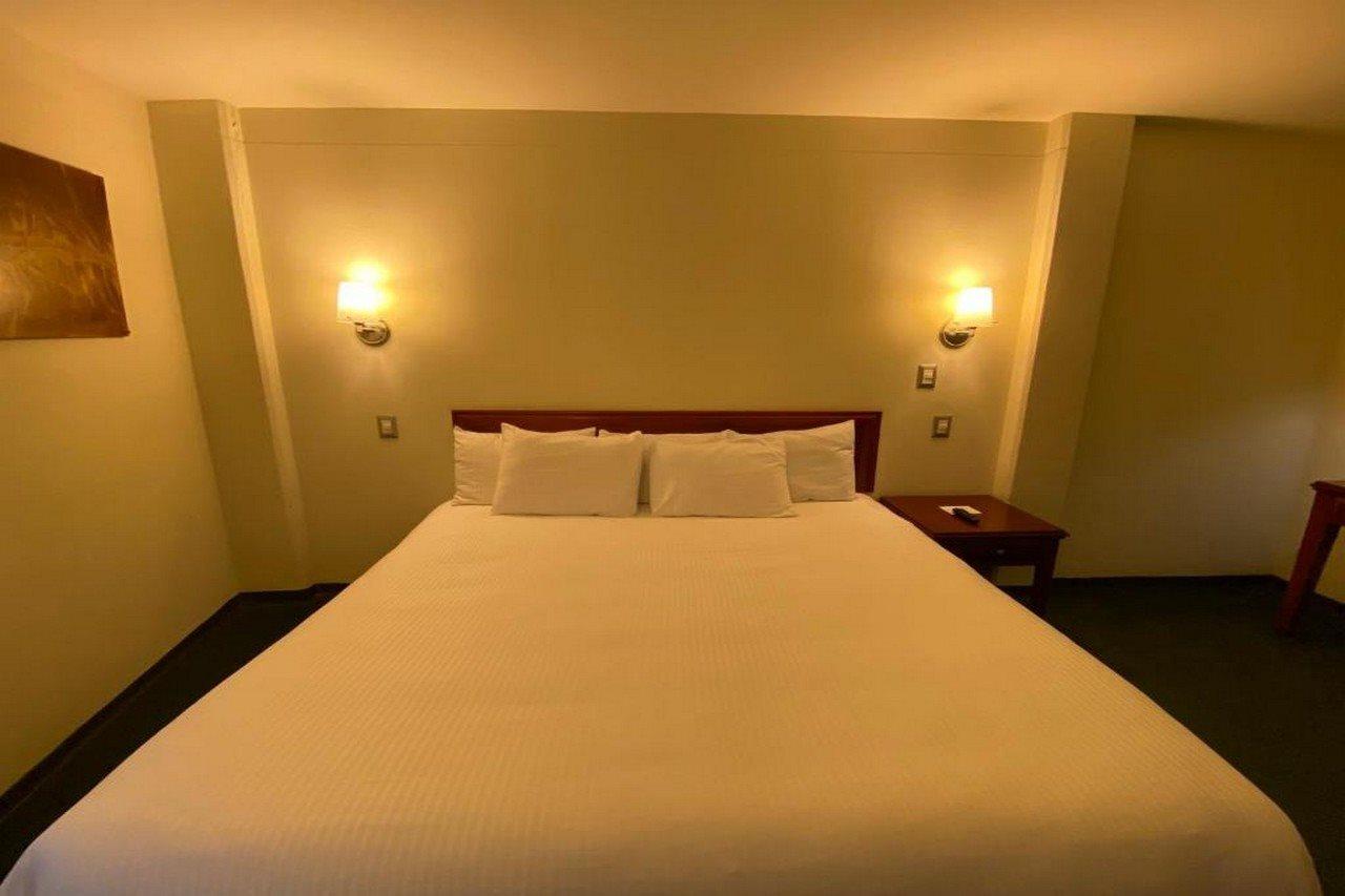 Mision Leon Hotel ภายนอก รูปภาพ