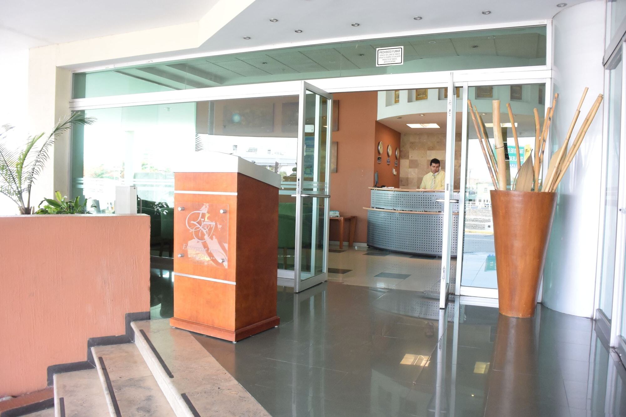 Mision Leon Hotel ภายนอก รูปภาพ