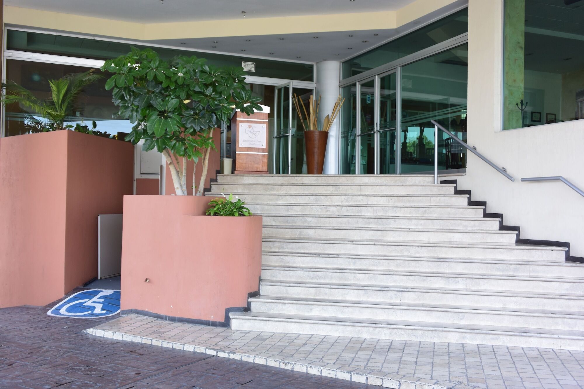 Mision Leon Hotel ภายนอก รูปภาพ